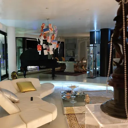 Penthouse Montecarlo Style With Lounge Pool Appartamento La Spezia